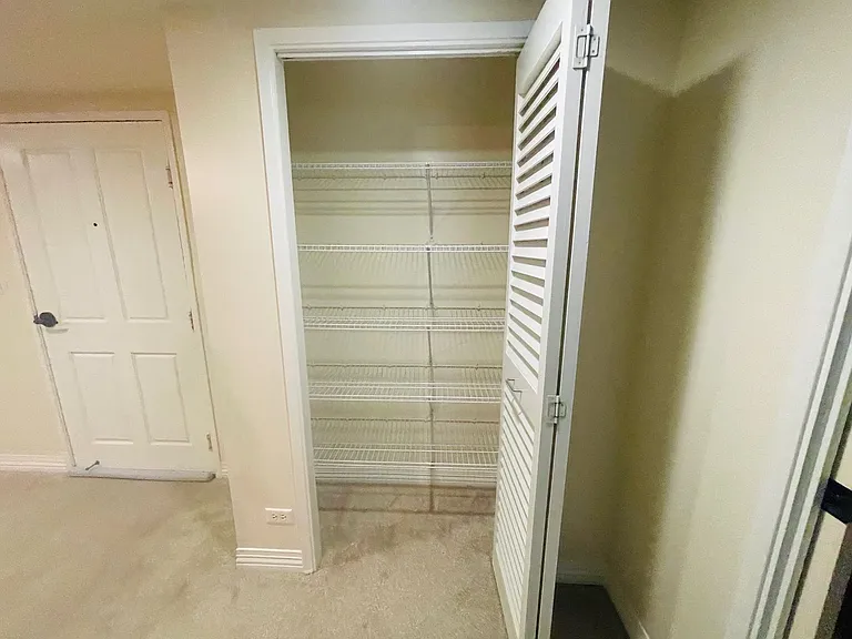 21 Craigside Pl #4C — Photo 9