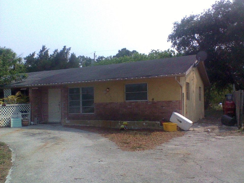 1st image of 9162 SE Parkway Dr