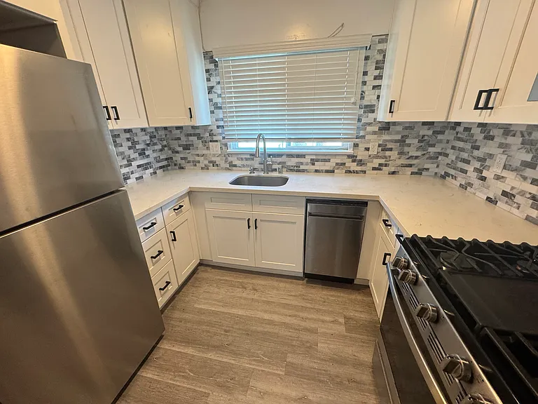 70 Glendora Ave #11 — Photo 8