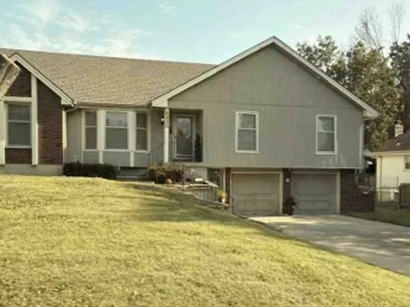8816 E 81st St, Raytown, MO 64138