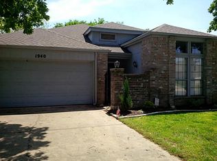 1940 Realistic Dr, Bedford, TX 76021