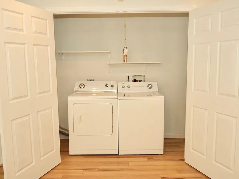4 Rockbrook Dr — Photo 11