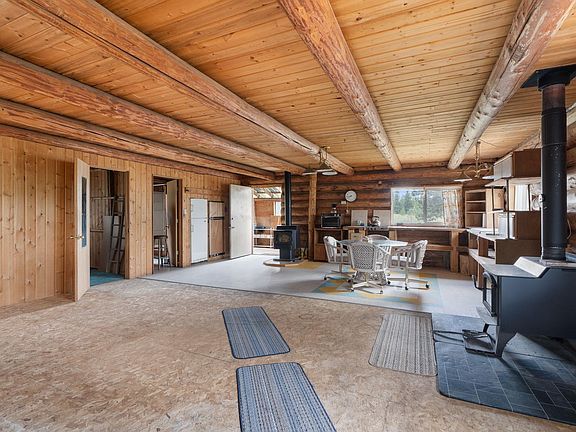 5th image of 861 Pines Rd