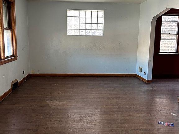 3rd image of 1430 S Central Ave