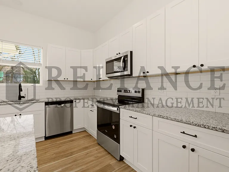 701 E Elmwood St — Photo 17