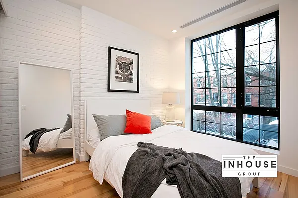 Sold by The In House Group | media 10