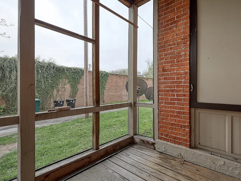 2352 Kemper Ln — Photo 25