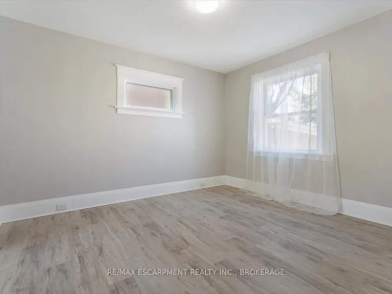 3 Carleton St S #MAIN — Photo 7
