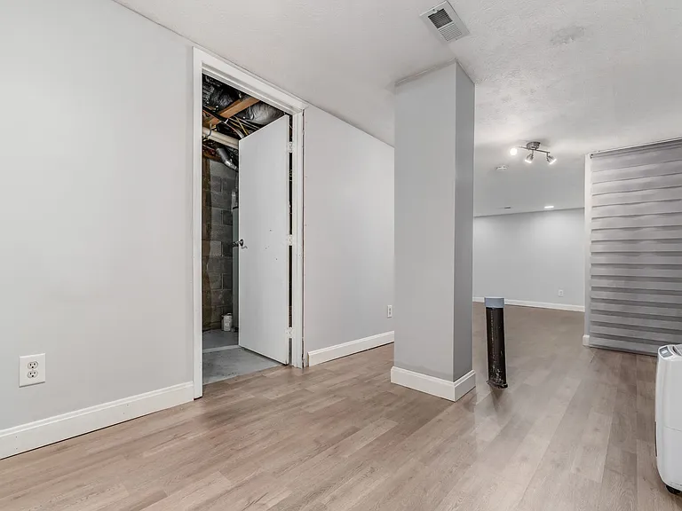 7374 Donovan Dr — Photo 25