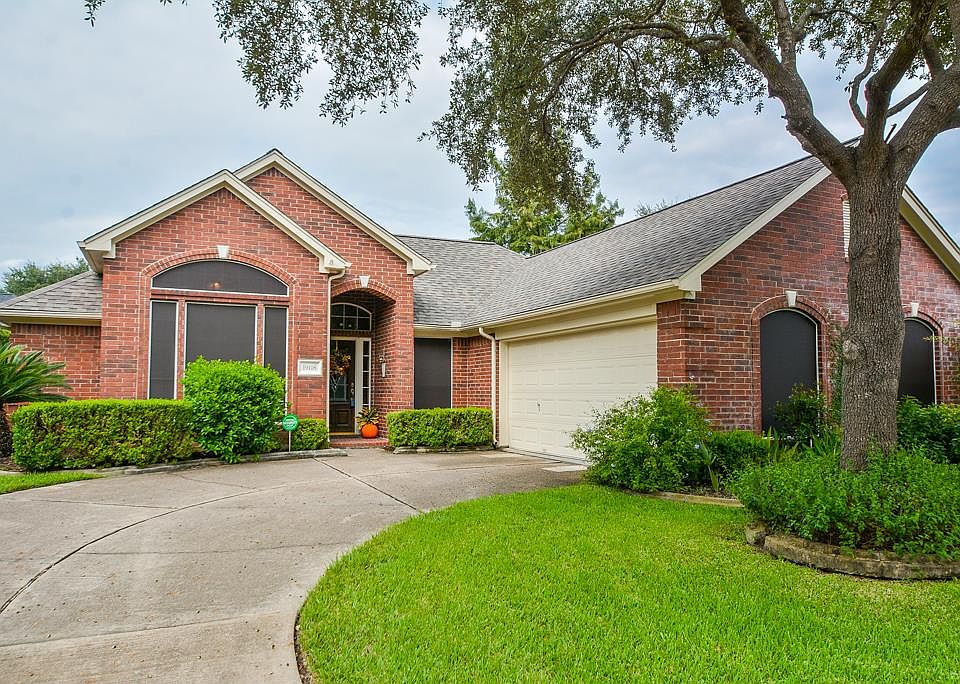 1st image of 19118 Mockingbird Valley Dr