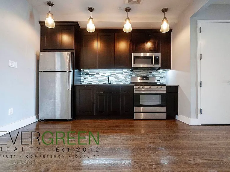 269 Linden St #A — Photo 3