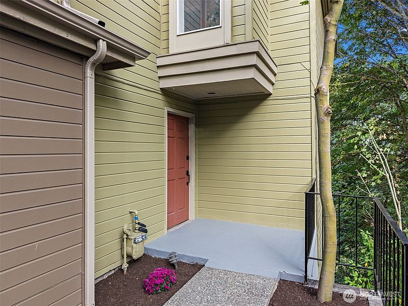 5th image of 218 31st Ave S
