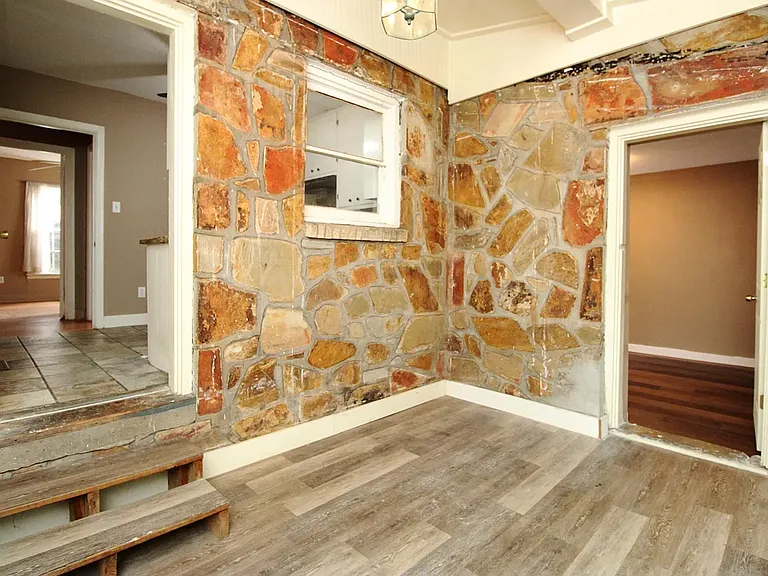 212 Goshen Ave — Photo 9