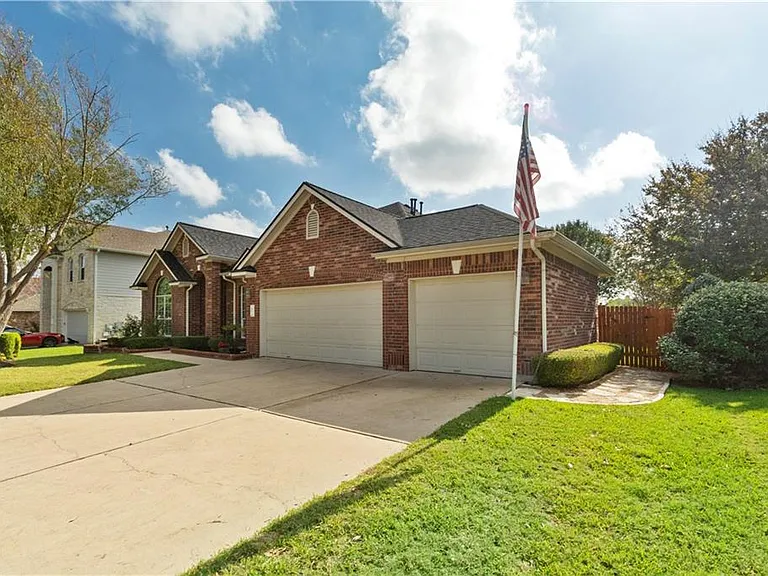 2405 Speidel Dr — Photo 35