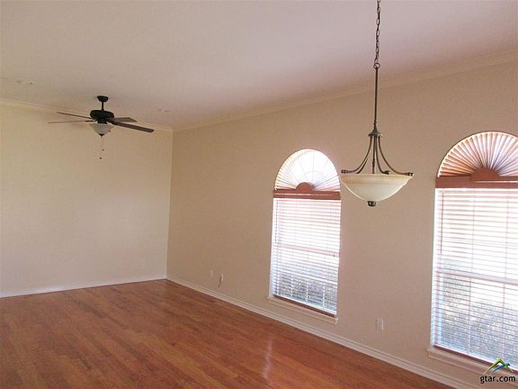 3rd image of 638 Whiteoak Ln