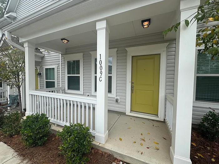 2 bed, 2.5 bath, 1256 sqft, $1,650 — Photo 2