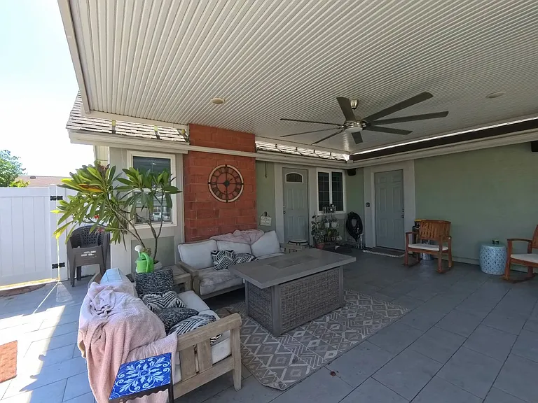 4352 Blueridge Dr — Photo 2