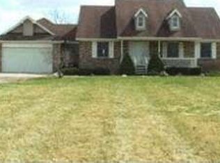 8960 Almont Rd, Almont, MI 48003