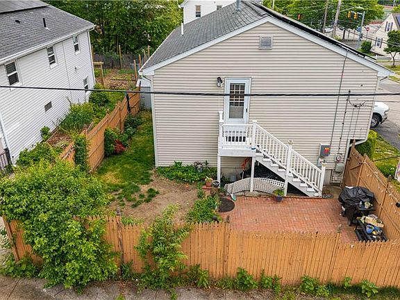 5th image of 105 Lyman St