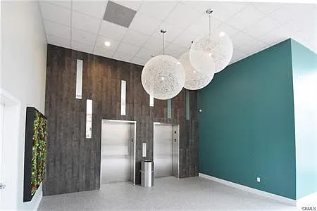 Building Photo - 56 E Duarte Rd #319