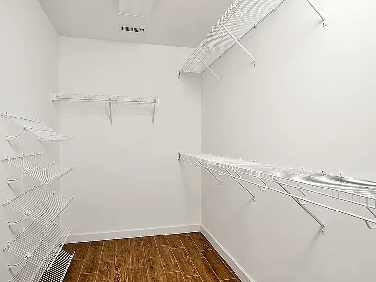100 Kamarie Ln — Photo 6