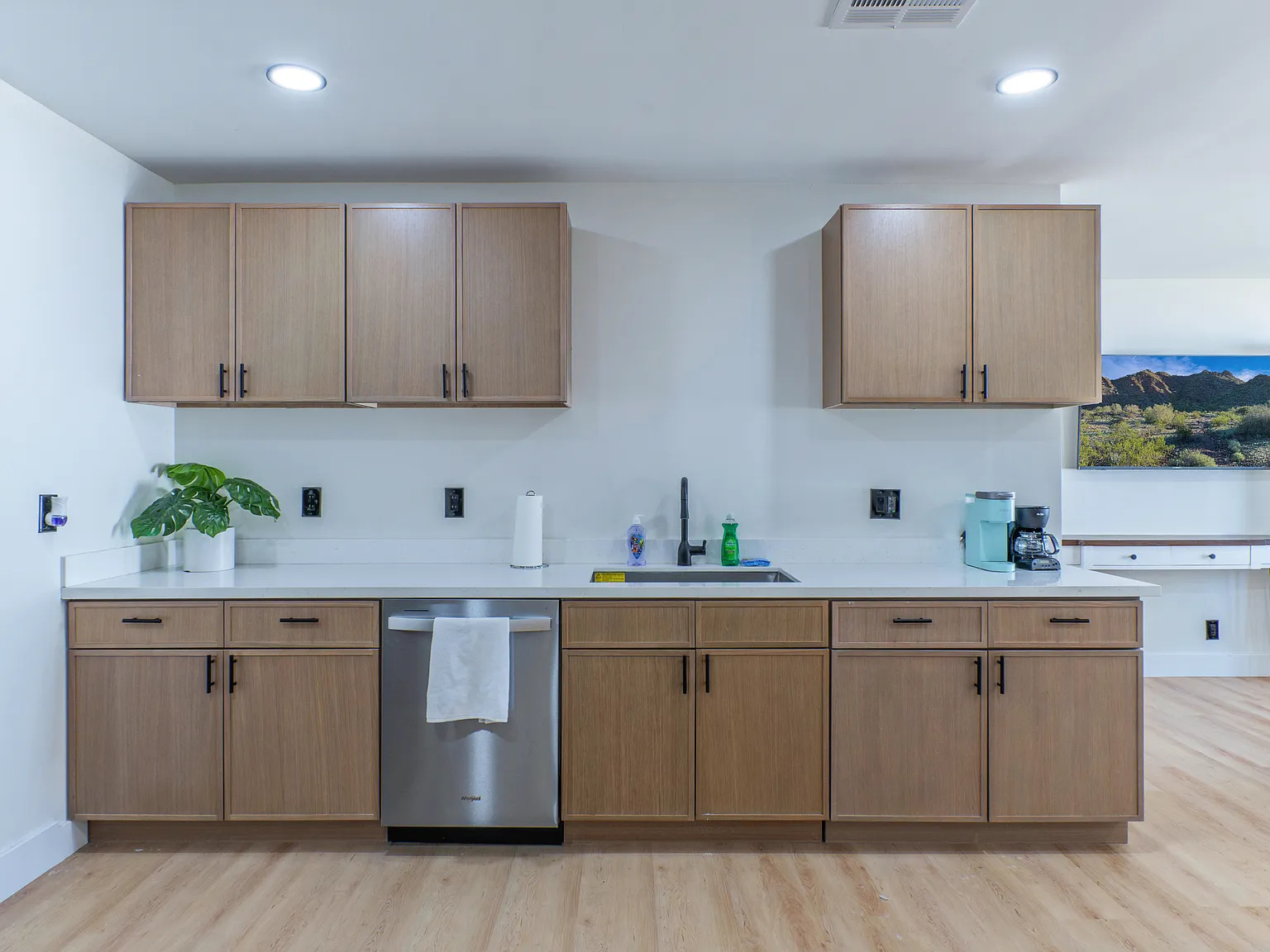 5 bed, 2440 sqft, $1,300 — Photo 4