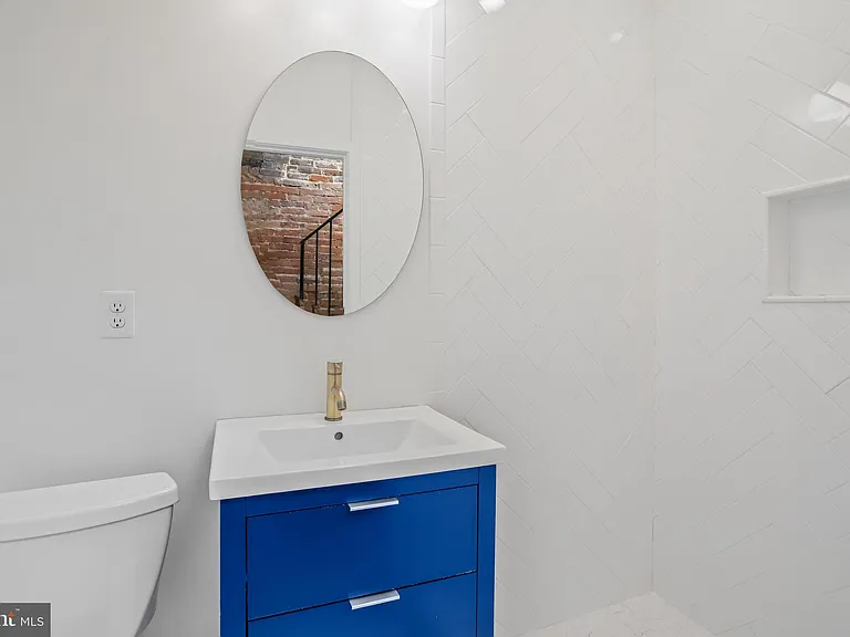 104 W Heath St — Photo 11
