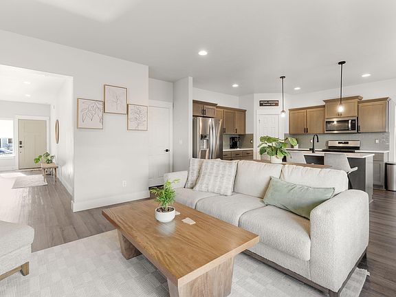 5th image of 20608 Rolen Ave