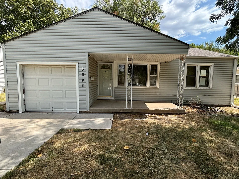 3044 S Fern Ave