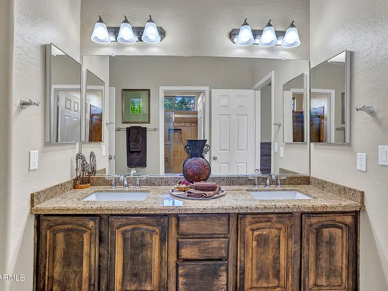 10655 E Acacia Dr — Photo 11