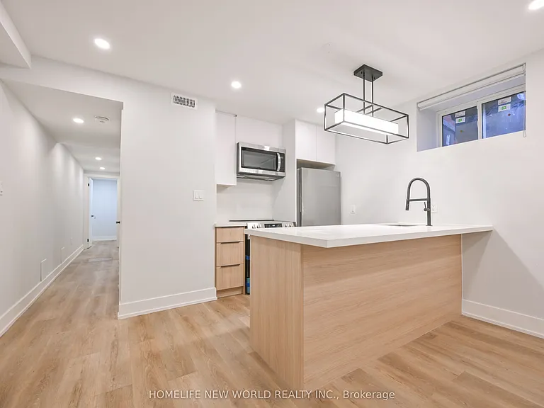 997 Dufferin St #LOWER — Photo 5