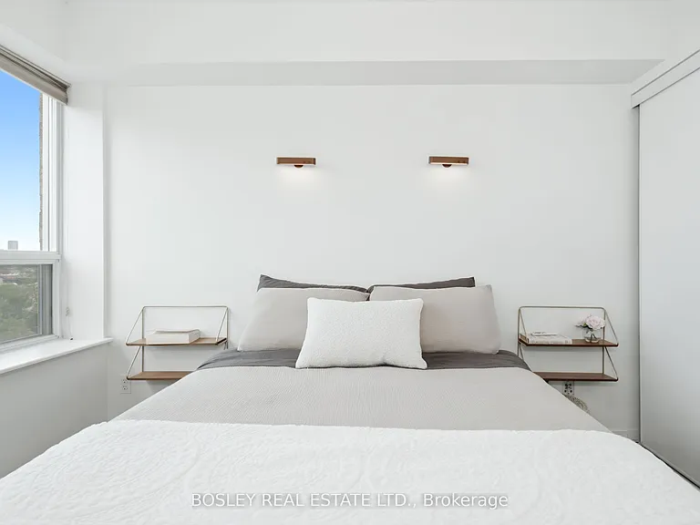 140 W Bathurst St #803 — Photo 17