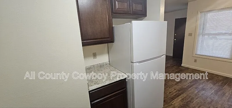 2 bed, 1.0 bath, 900 sqft, $1,100 — Photo 4
