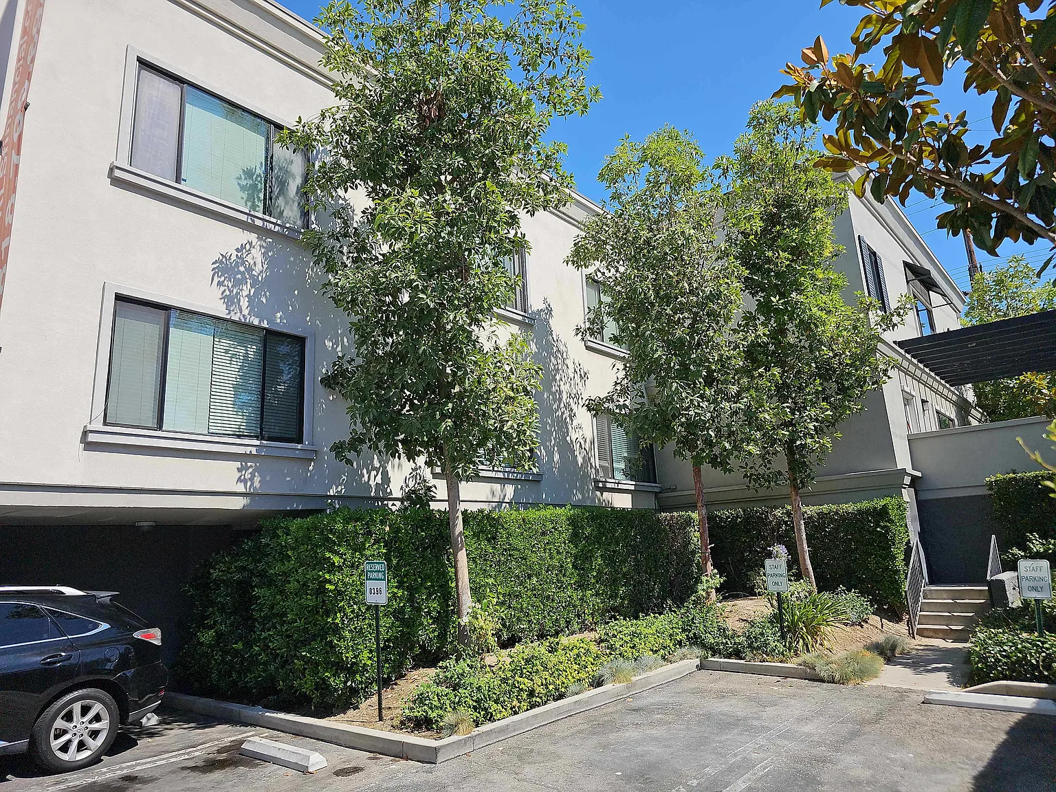De Soto Ave — Photo 2
