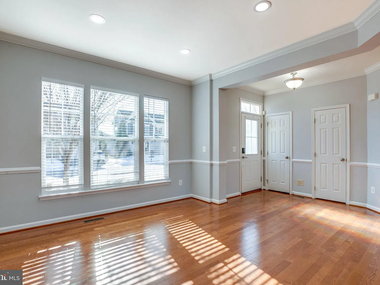 4 bed, 4.5 bath, 3550 sqft, $4,000 — Photo 3