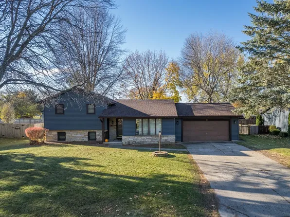 1849 N Beaver Trail Dr, Green Bay, WI 54303