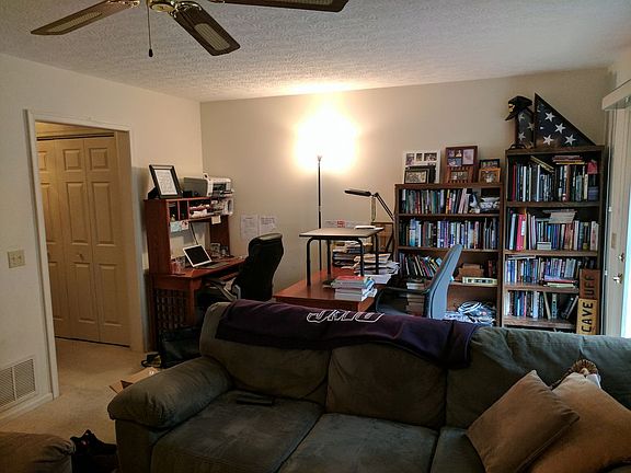 4th image of 1028 Sherwood Ct