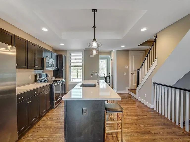 kitchen and Breakfast nook/Study