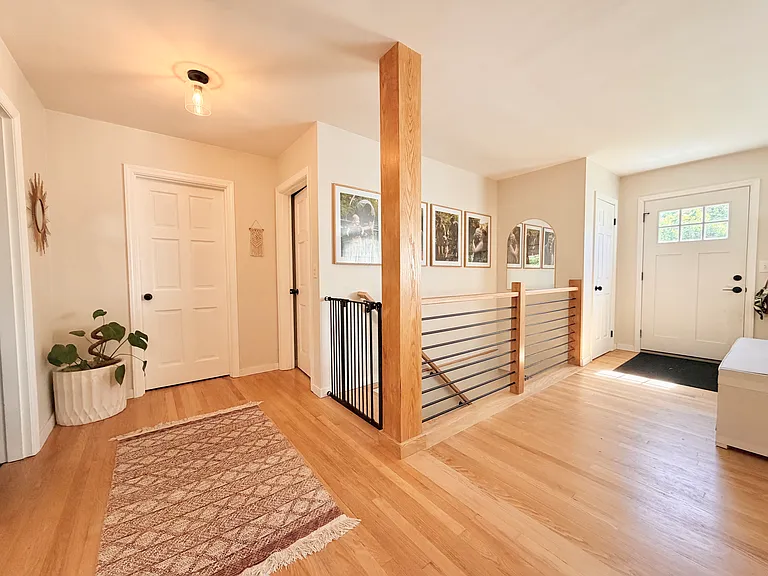 670 Meadow Ln — Photo 2