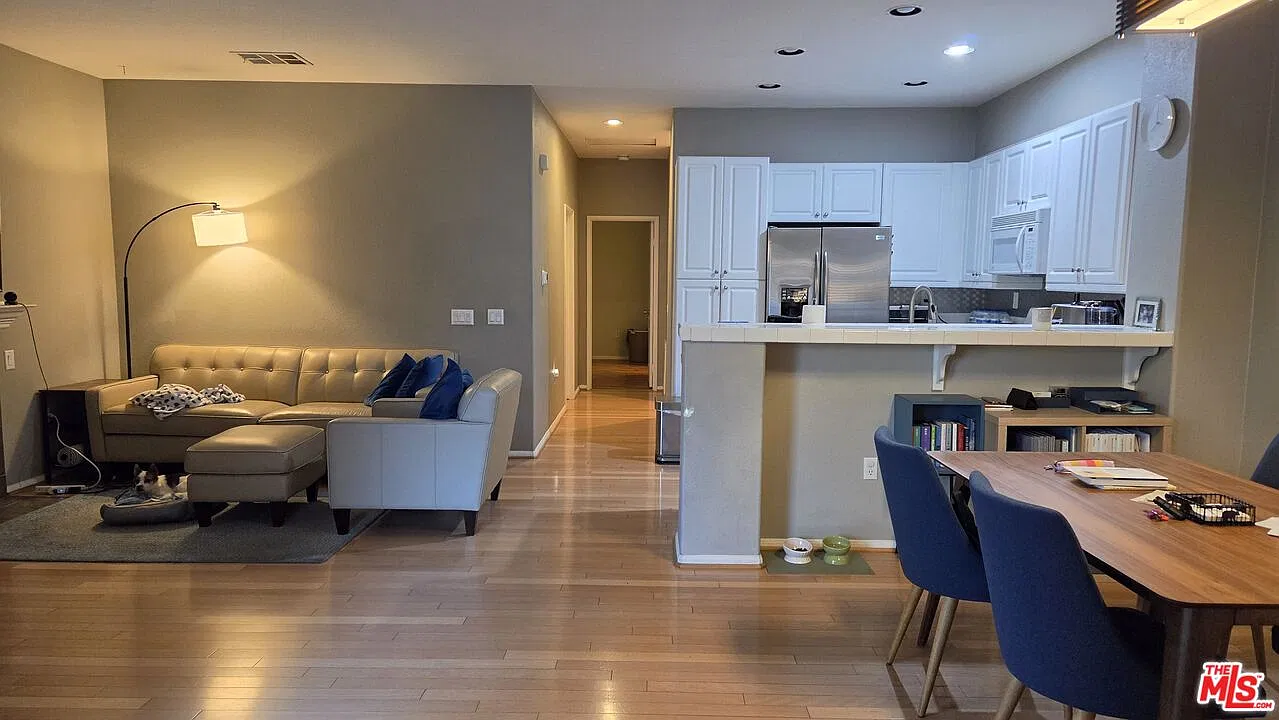 2 bed, 2.0 bath, 1022 sqft, $2,900 — Photo 4