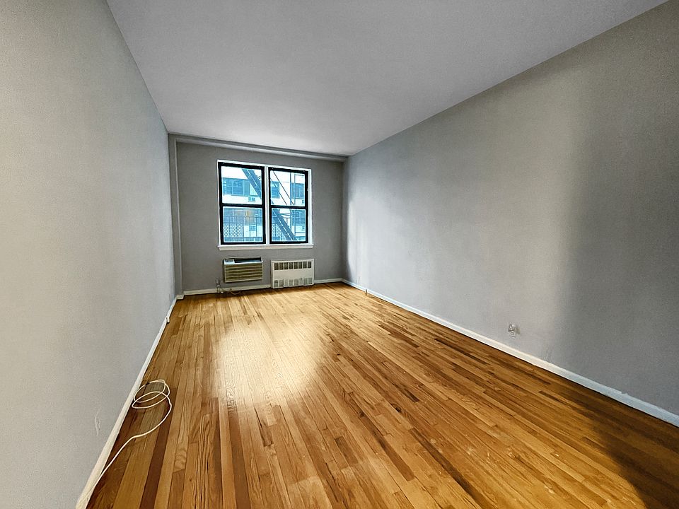 1st image of 207 E 15th St #2D