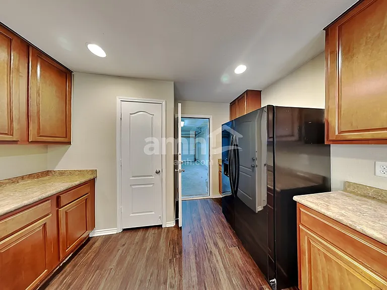 8905 Norwich Castle Dr — Photo 4