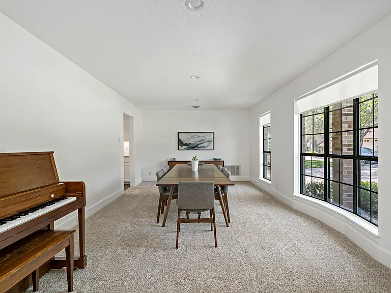 8906 Shady Hls — Photo 17