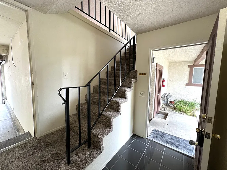 319 Josie Cir — Photo 3