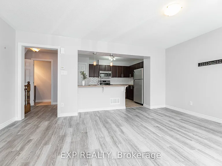 960 Messor Cres — Photo 9