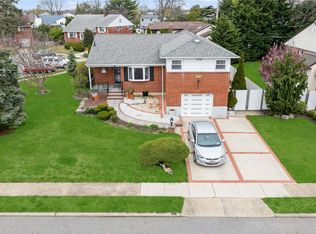 245 Normandy Rd, Massapequa, NY 11758