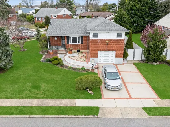 245 Normandy Road, Massapequa, NY 11758