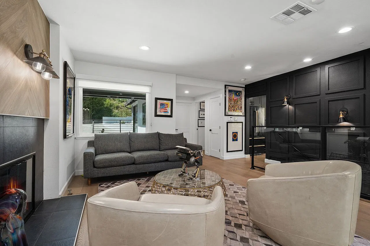 4 bed, 2166 sqft, $10,500 — Photo 4