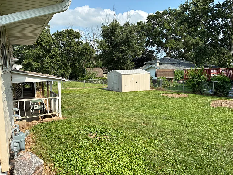 965 Crestview Ct — Photo 3