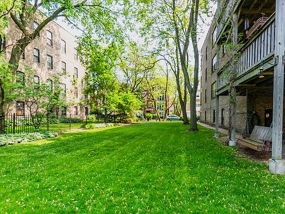 4th image of 2054 W Morse Ave #2